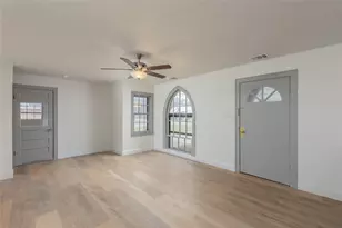 833 W Live Oak St, Jacksboro, TX 76458 - Photo 12