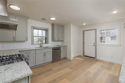 833 W Live Oak Street, Jacksboro, TX 76458 - Photo 14