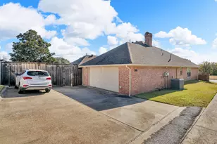 2219 Le Mans Dr, Carrollton, TX 75006 - Photo 12