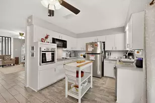 153 Sheri Ln, Hurst, TX 76053 - Photo 4