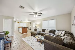 805 Phillips St, Cleburne, TX 76033 - Photo 6