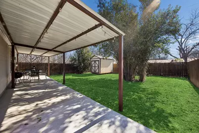 805 Phillips Street, Cleburne, TX 76033 - Photo 22