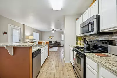 805 Phillips Street, Cleburne, TX 76033 - Photo 10