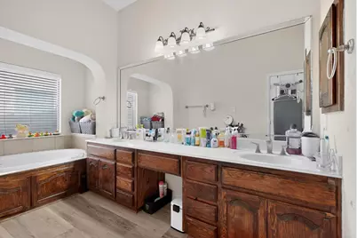 8715 Lindenwood Lane, Irving, TX 75063 - Photo 26