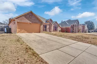 1653 Churchill Ln, Mansfield, TX 76063 - Photo 2