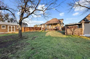 115 D St, Whitesboro, TX 76273 - Photo 32