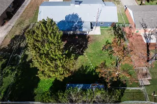 1911 College St, Gainesville, TX 76240 - Photo 6