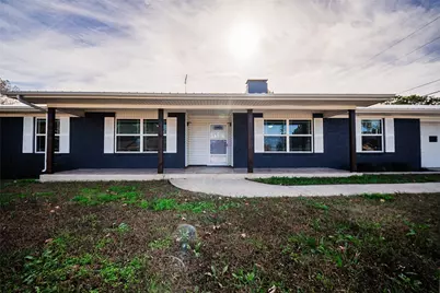1911 College Street, Gainesville, TX 76240 - Photo 2