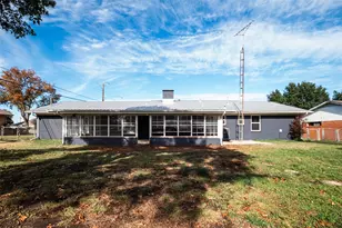 1911 College St, Gainesville, TX 76240 - Photo 32