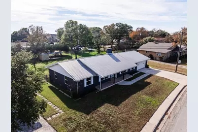 1911 College Street, Gainesville, TX 76240 - Photo 4