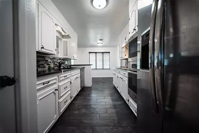 1911 College Street, Gainesville, TX 76240 - Photo 14