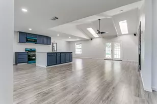 933 Charleston Ct, Bedford, TX 76022 - Photo 4