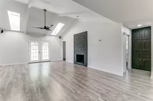 933 Charleston Ct, Bedford, TX 76022 - Photo 10