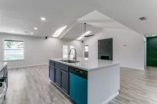 933 Charleston Ct, Bedford, TX 76022 - Photo 8