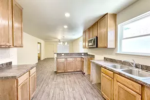 806 N Rusk St, Weatherford, TX 76116 - Photo 2