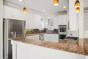 821 Blue Jay Ln, Coppell, TX 75019 - Photo 2