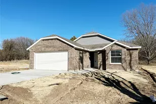 902 N Rusk St, Weatherford, TX 76116 - Photo 1