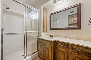 137 E Louella Dr, Hurst, TX 76054 - Photo 22