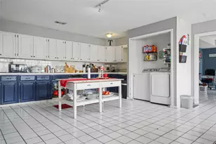 1945 Hemlock Dr, Haltom City, TX 76117 - Photo 8