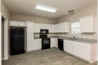 208 Ridgeway Boulevard, Weatherford, TX 76086 - Photo 4