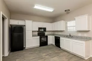 208 Ridgeway Blvd, Weatherford, TX 76086 - Photo 4