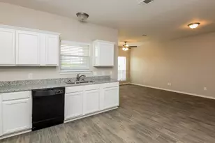 208 Ridgeway Blvd, Weatherford, TX 76086 - Photo 6