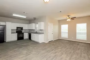 208 Ridgeway Blvd, Weatherford, TX 76086 - Photo 2