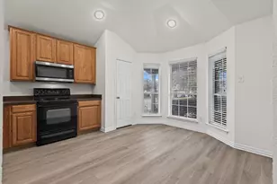 1037 Castle Top Dr, Fort Worth, TX 76052 - Photo 8