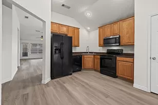 1037 Castle Top Dr, Fort Worth, TX 76052 - Photo 6