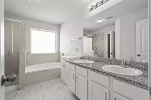 5556 Topwater Trl, Fort Worth, TX 76119 - Photo 10