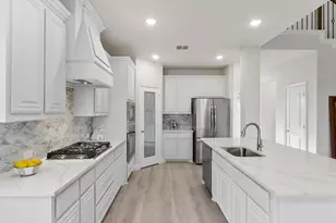 1032 Cedar River Dr, Godley, TX 76044 - Photo 2