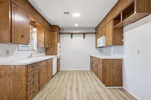 2711 Old Robinson Rd, Waco, TX 76706 - Photo 6