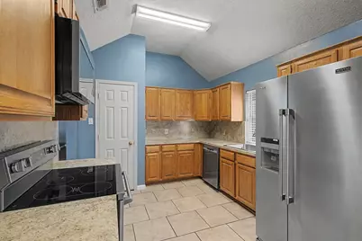 645 Cross Ridge Circle N, Fort Worth, TX 76120 - Photo 10
