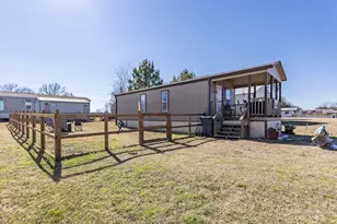 384 Holiday Village Dr, Quitman, TX 75783 - Photo 2