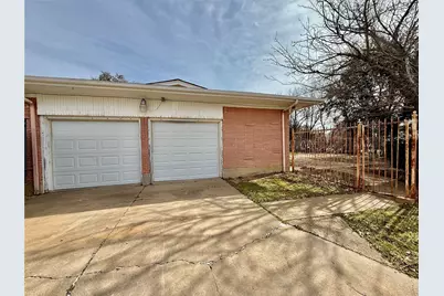 2300 SE 11th Street, Mineral Wells, TX 76067 - Photo 2