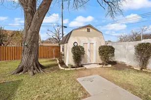 4013 Golden Oaks Dr, Haltom City, TX 76117 - Photo 32