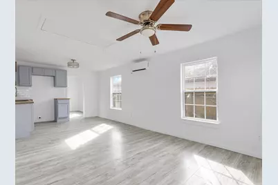 2001 Edmonia Court, Fort Worth, TX 76105 - Photo 4