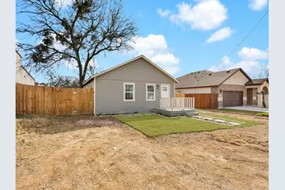 2001 Edmonia Court, Fort Worth, TX 76105 - Photo 2