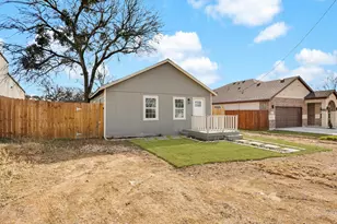 2001 Edmonia Ct, Fort Worth, TX 76105 - Photo 2