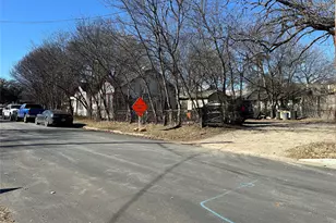700 N Clinton Ave, Dallas, TX 75208 - Photo 2