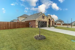 1240 Sylvia St, DeSoto, TX 75115 - Photo 2