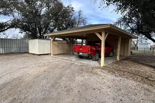 1312 W Dyer St, Breckenridge, TX 76424 - Photo 4