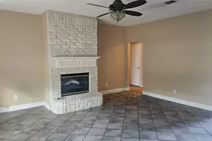 4902 Landrun Ln, Arlington, TX 76017 - Photo 4