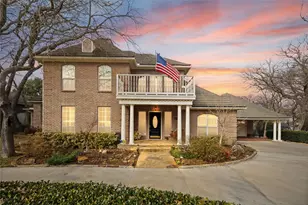 5000 Bridgewater Dr, Arlington, TX 76017 - Photo 1