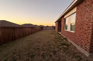 320 Frio River Rd, Red Oak, TX 75154 - Photo 18