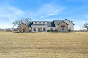 2055 Eastfield Dr, Wills Point, TX 75169 - Photo 2