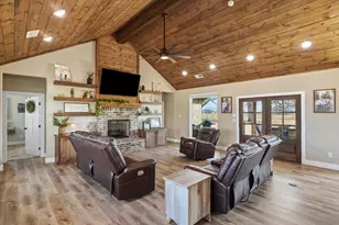 2055 Eastfield Dr, Wills Point, TX 75169 - Photo 8