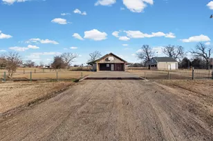 670 Farm Road 196 N, Blossom, TX 75416 - Photo 38
