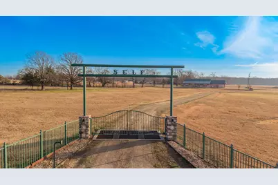 670 Farm Road 196 N, Blossom, TX 75416 - Photo 32