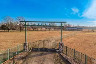 670 Farm Road 196 N, Blossom, TX 75416 - Photo 32